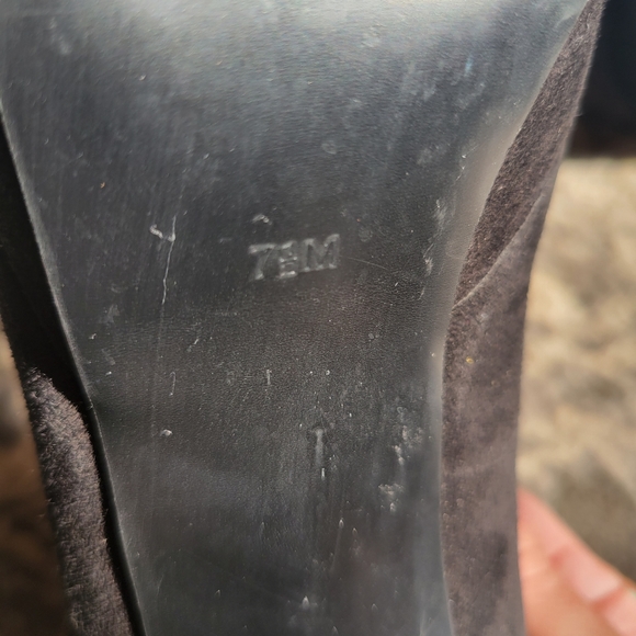 Women's black size 7 1/2 Guess 5" platform heals - Picture 6 of 6